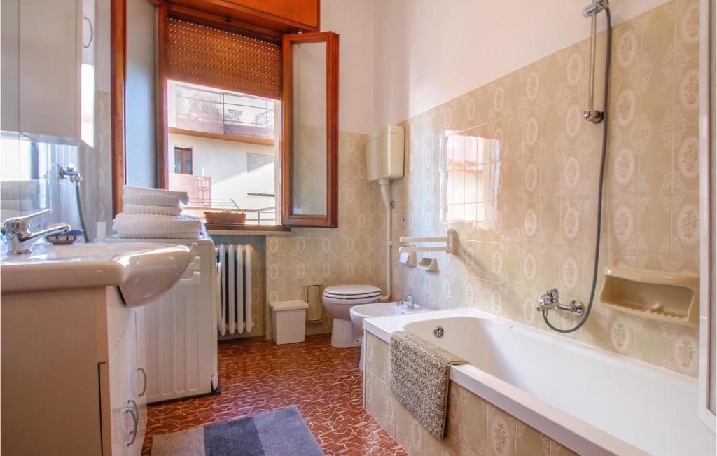 Kúpeľňa v ubytovaní Lovely Apartment In Rimini With Kitchen