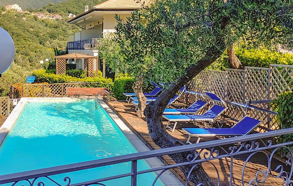 Basen w obiekcie Nice Apartment In Moneglia With Wifi lub w pobliżu