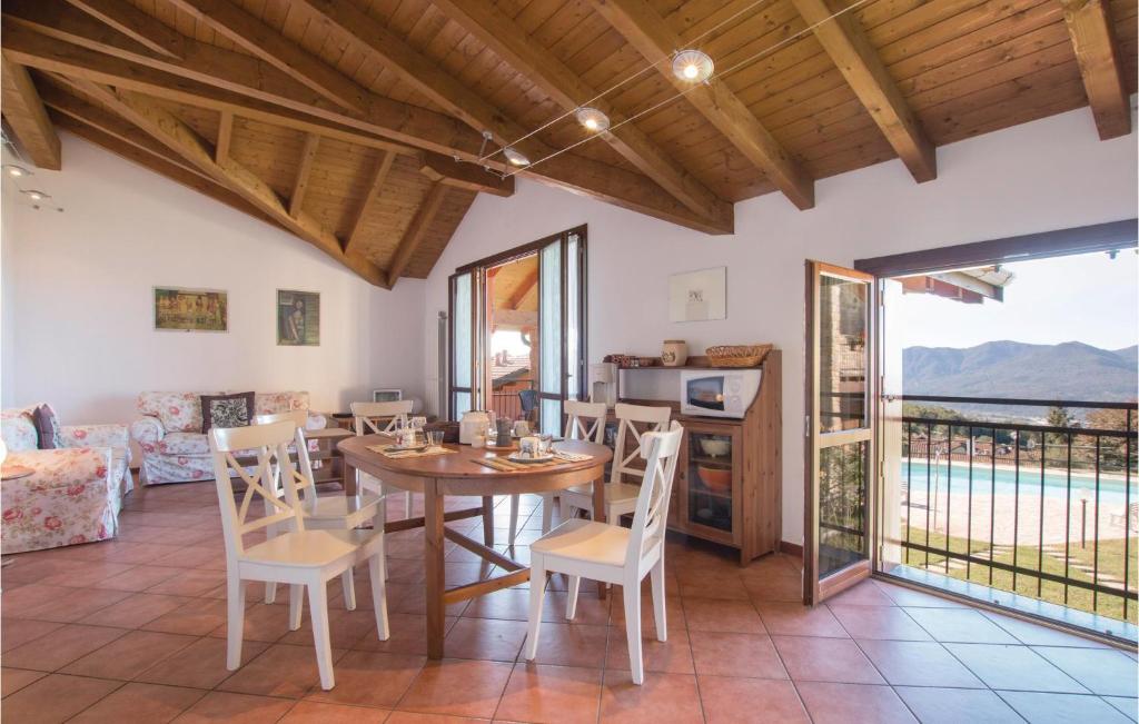 A kitchen or kitchenette at Panorama 2