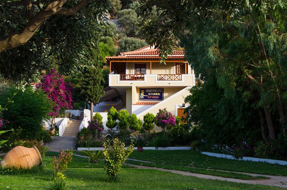 a house with a balcony in a yard at Athina Studio Apartments in Kerveli