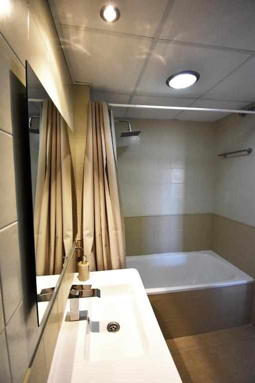 Posteľ alebo postele v izbe v ubytovaní Marinas Sunset - Tu Dúplex con Solarium Privado!