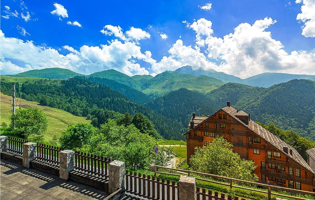 a building with a view of a mountain at Trilo Stallelunghe A01 in Frabosa Sottana