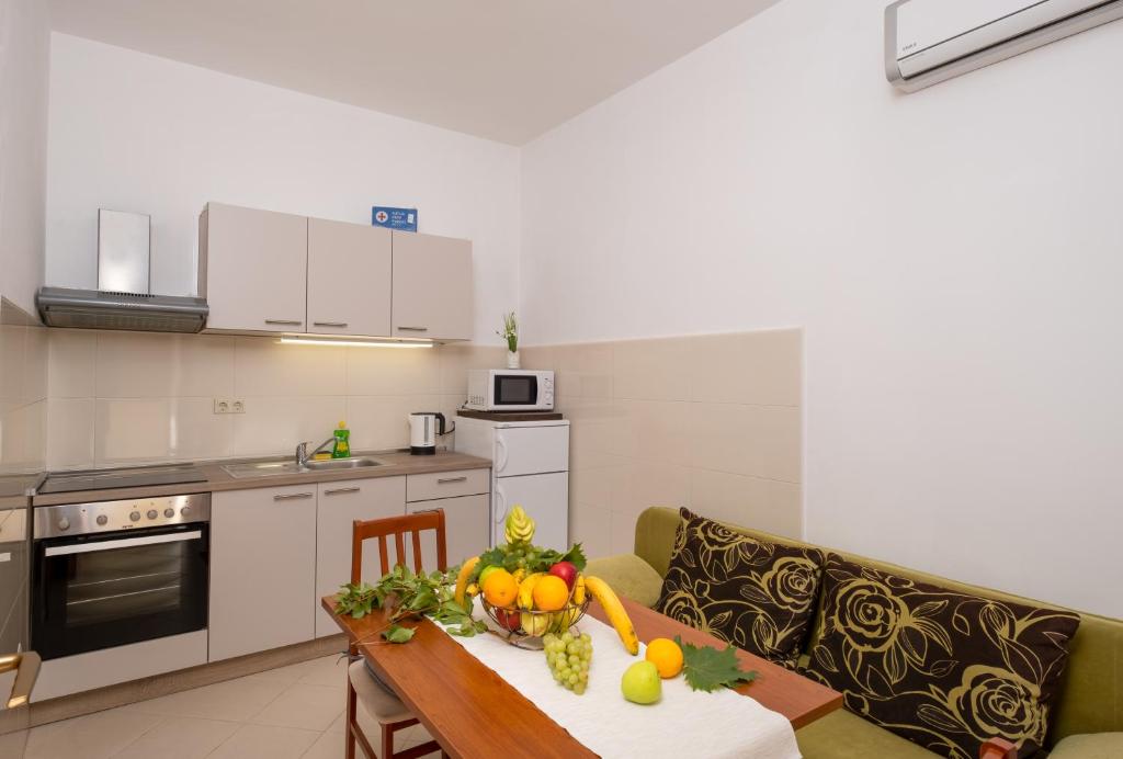 Kuchyňa alebo kuchynka v ubytovaní Studio Apartment Brigita