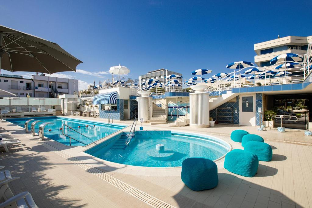 Bazén v ubytovaní Hotel Excelsior alebo v jeho blízkosti