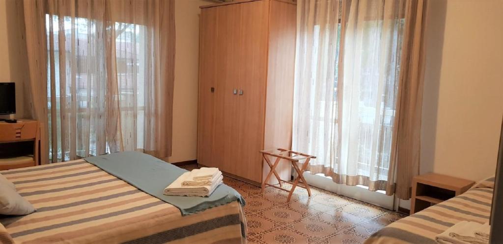 Postel nebo postele na pokoji v ubytování Hotel Enrica