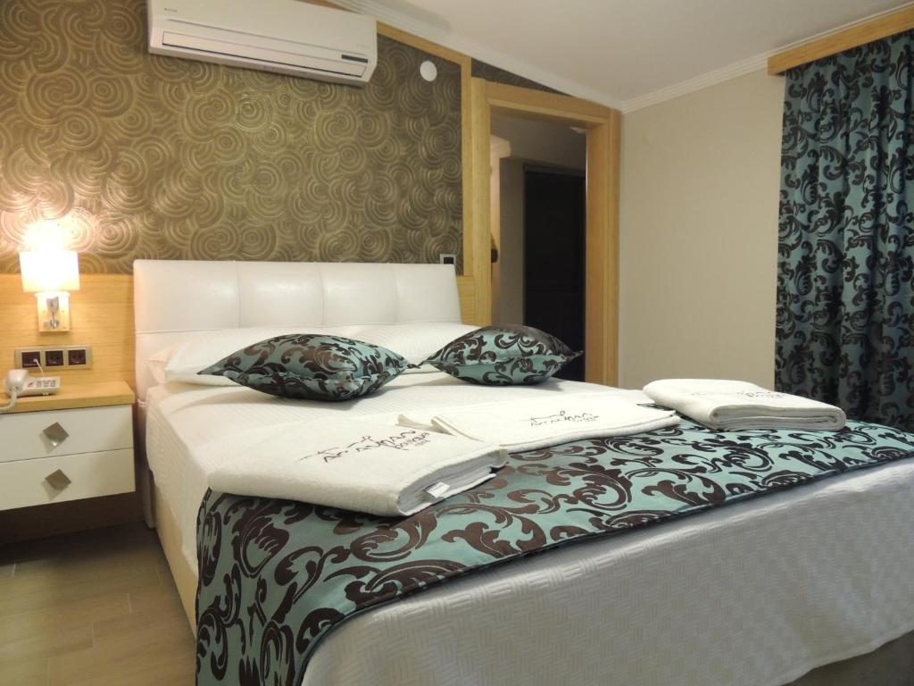 Postel nebo postele na pokoji v ubytování Akcayhan Hotel