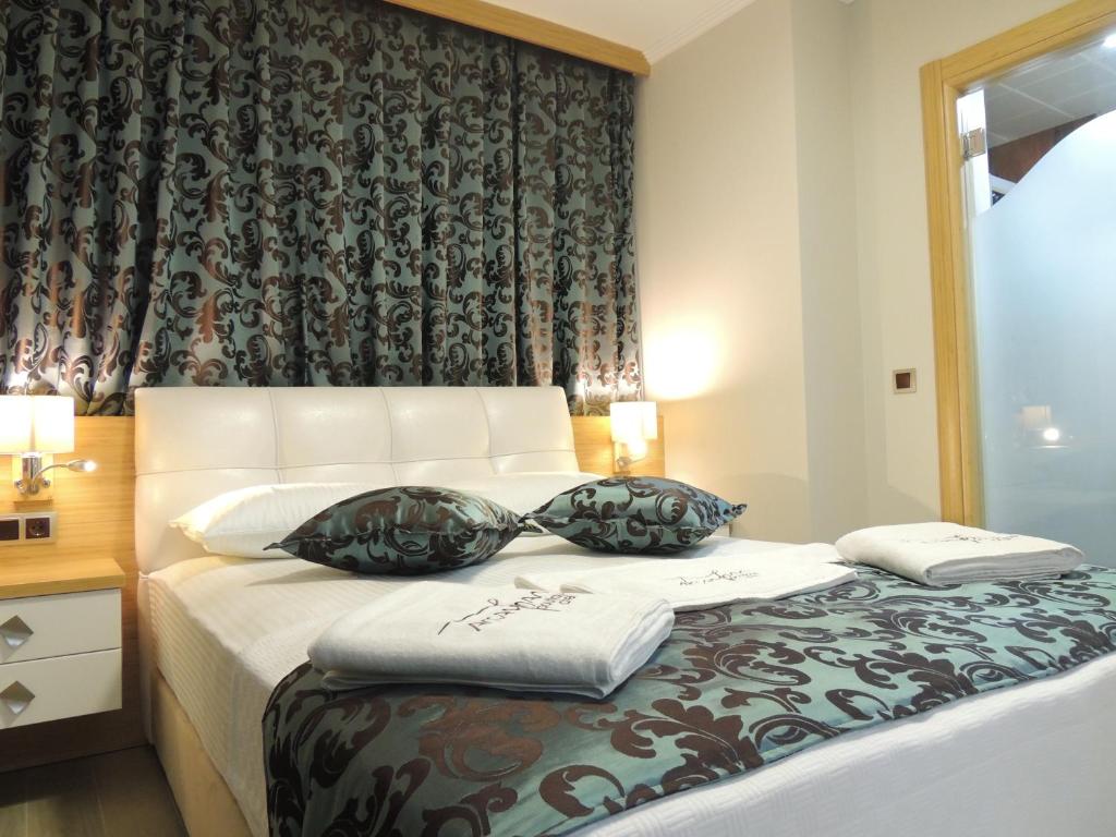 Postel nebo postele na pokoji v ubytování Akcayhan Hotel