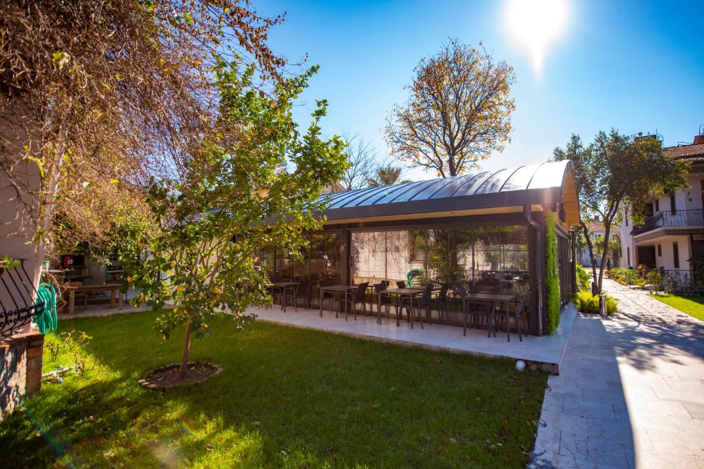 Zahrada ubytování Vira Suites Hotel