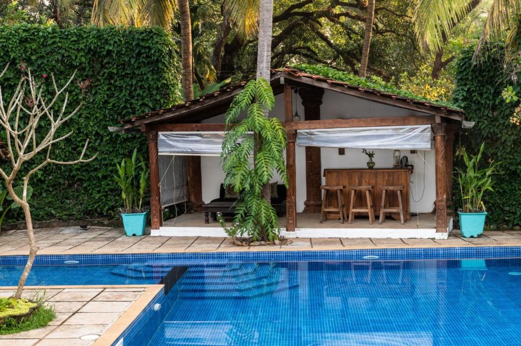 Bazén v ubytování Island House Goa nebo v jeho okolí