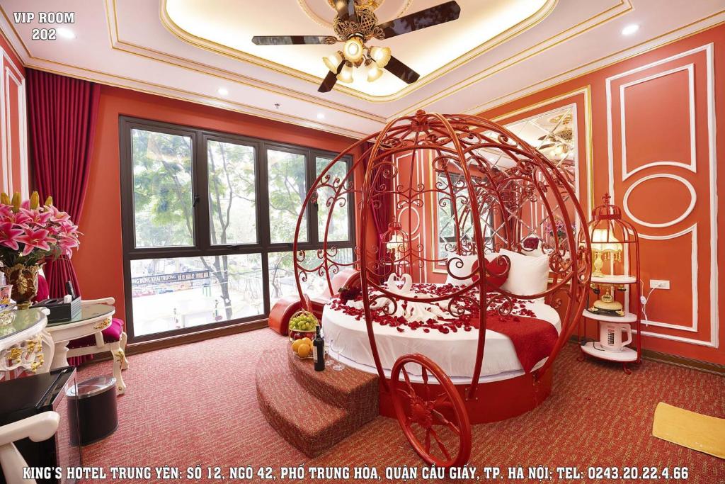 Postel nebo postele na pokoji v ubytování King’s hotel Trung Yên