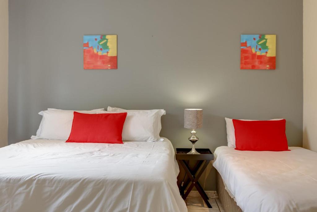 51 on York Unit 11 with PRIVATE Bathroom, Johannesburg (updated prices