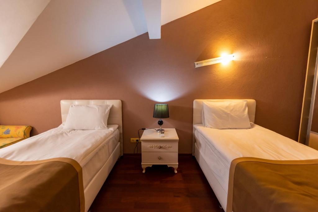 Postel nebo postele na pokoji v ubytování Vira Suites Hotel