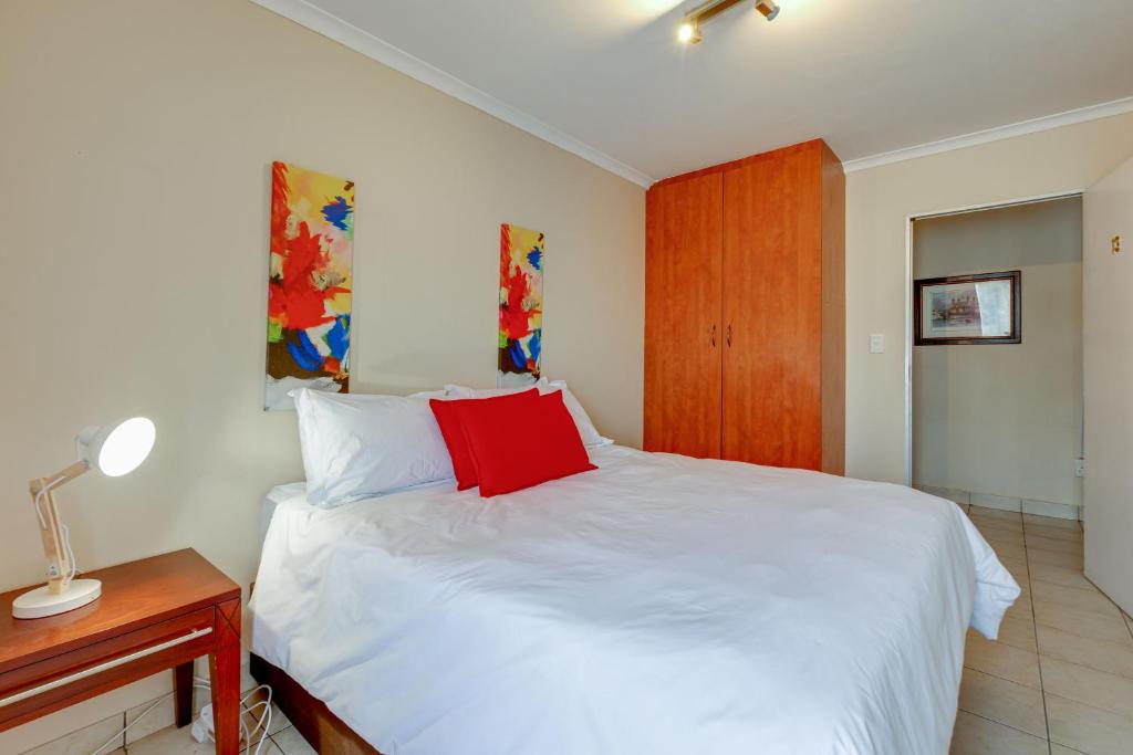 51 on York Unit 13 with SHARED bathroom, Johannesburg (updated prices 2024)