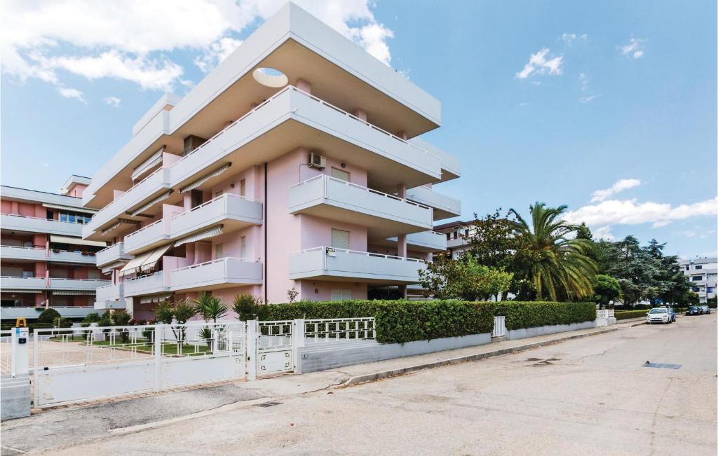 アルバ・アドリアティカにある12-a Bisのピンクのアパートメント