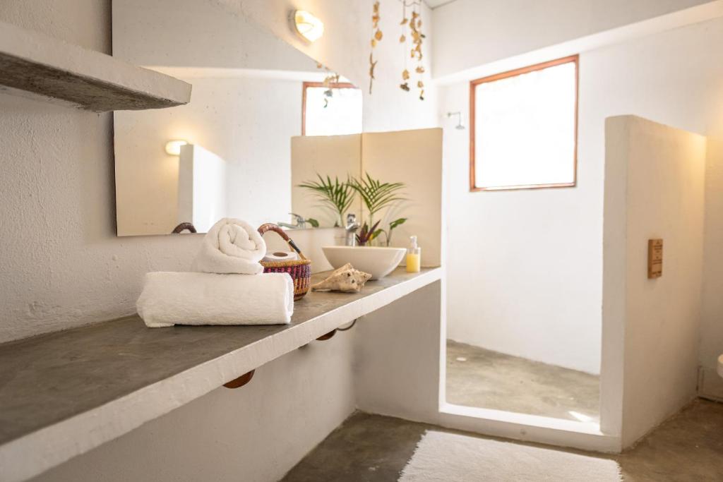 a bathroom with a counter with a sink and a mirror at Casa Coraje in Palomino