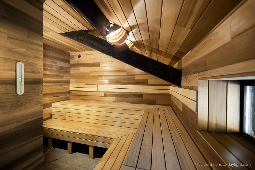 a sauna with wooden walls and a wooden ceiling at Chambres d&#39;Hôtes - La terrasse Bayehon - Ovifat in Waimes