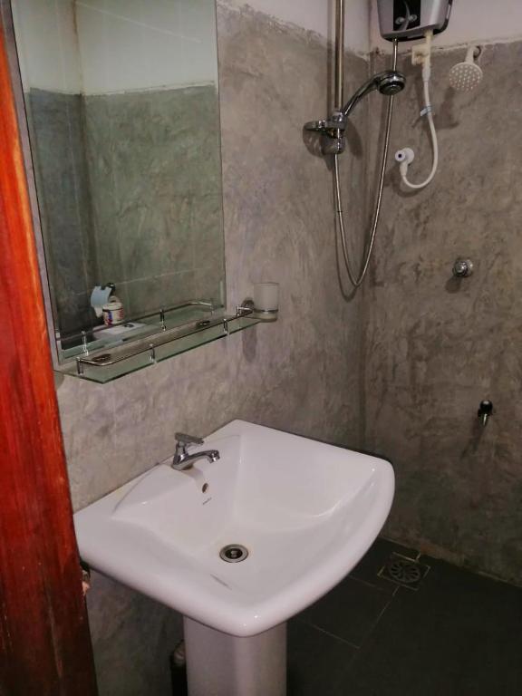 Koupelna v ubytování Priya Homestay Kandalama