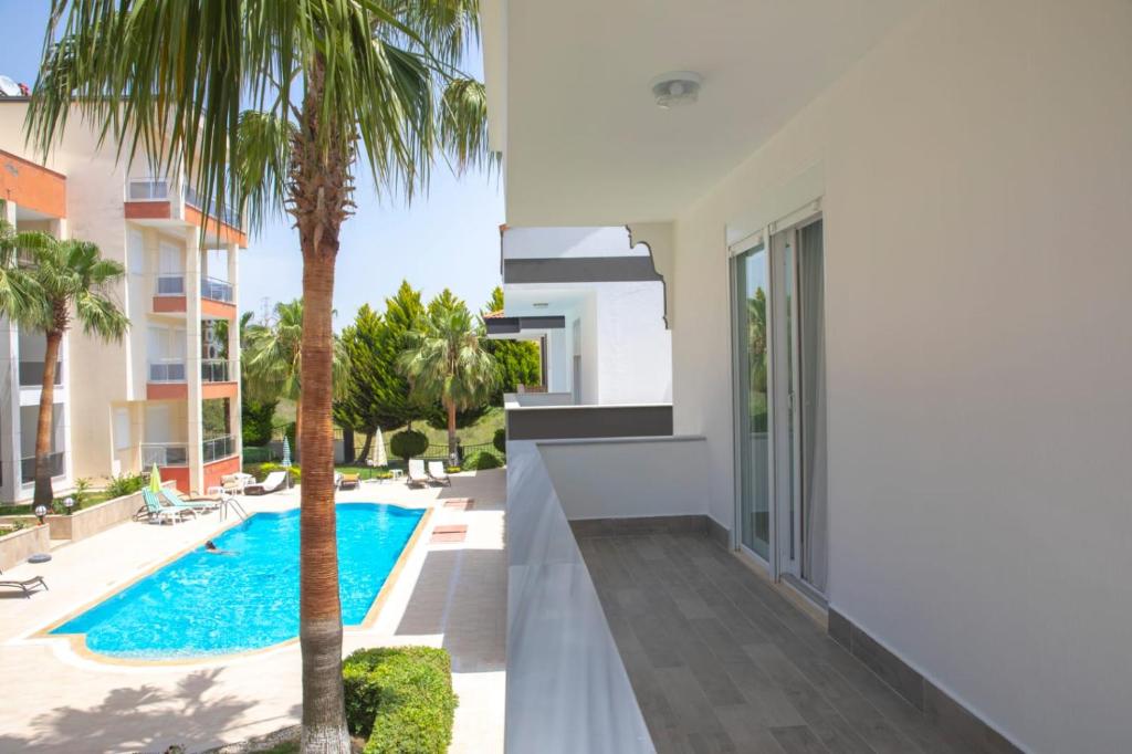 The swimming pool at or close to Sunrise hill villa with private pool