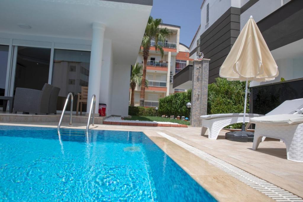 The swimming pool at or close to Sunrise hill villa with private pool