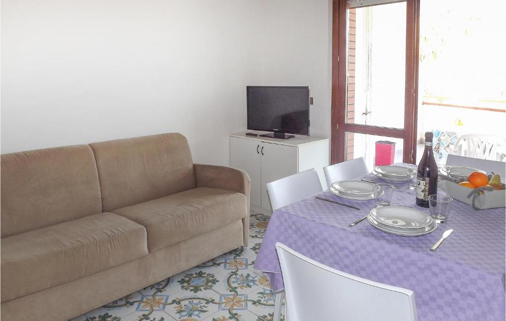 Beautiful apartment in Villarosa with WiFi and 2 Bedrooms