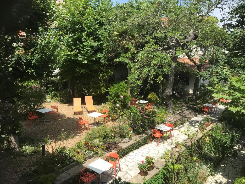 Zahrada ubytování Hôtel Ohartzia