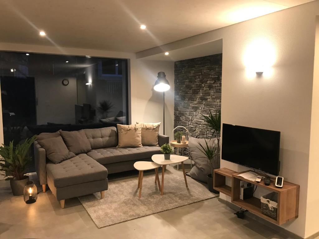 Posezení v ubytování Moderne Unterkunft mit Panoramablick auf Thunersee