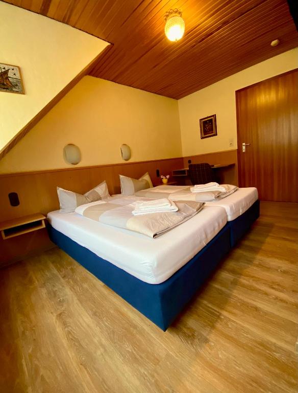 Postel nebo postele na pokoji v ubytování Pension Dören