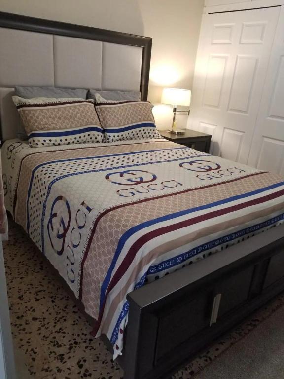 Family Getaway with Private Parking & Swimming Pool - Huis Met Drie Slaapkamers
