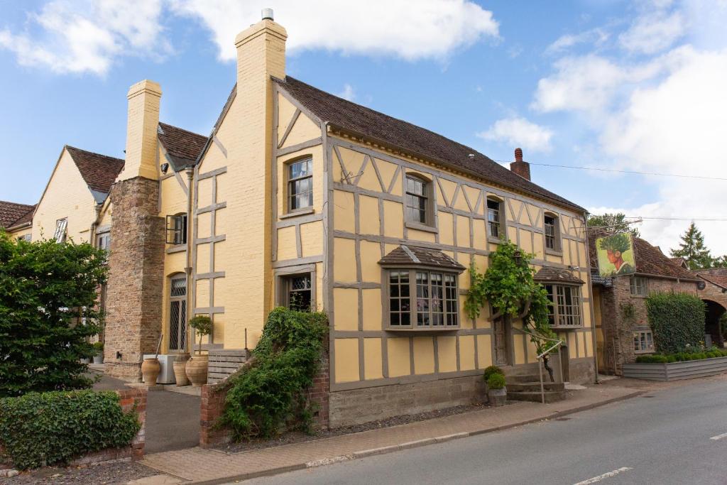 an old house on a street at The Greenman Fownhope Hereford in Fownhope