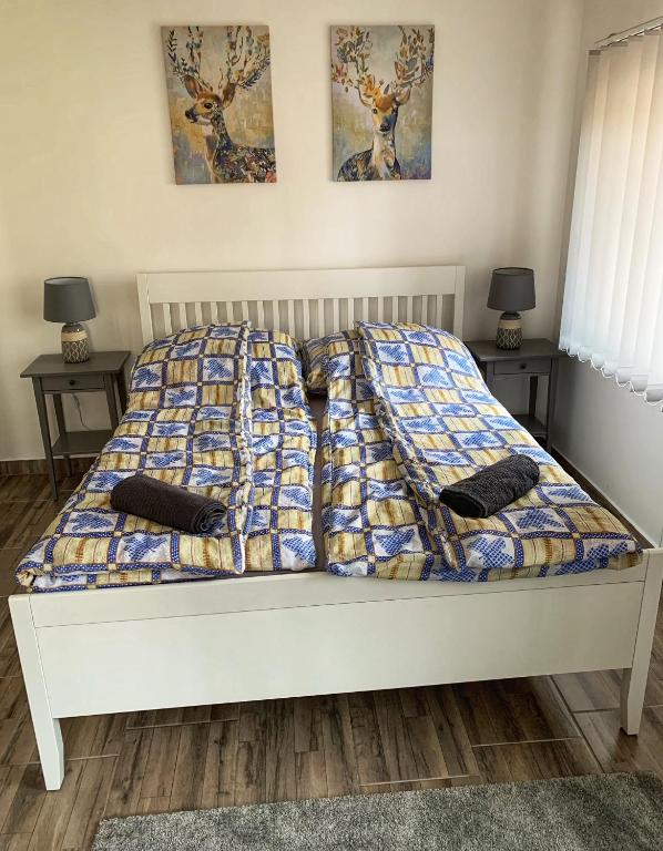 A bed or beds in a room at Mátrai Vadászház 3-Vintage Cottage