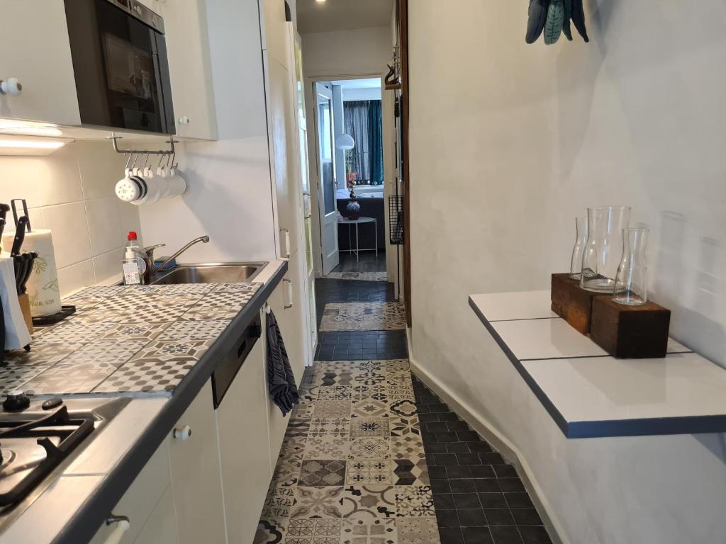 1 bedroom 15 min by tram to Amsterdam centre!