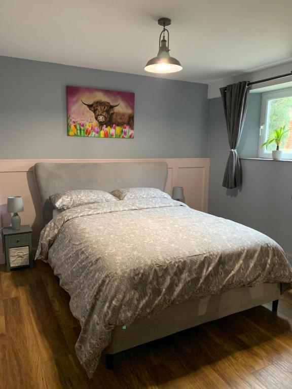 a bedroom with a bed and a painting on the wall at 1-Bed Apartment in Wells in Wells