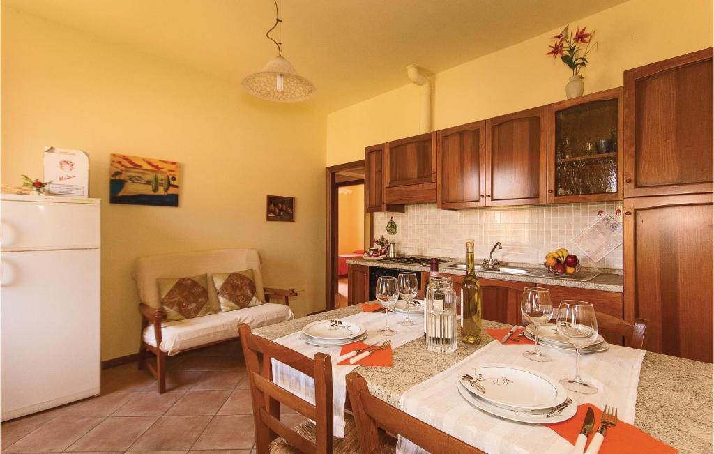 Kuchnia lub aneks kuchenny w obiekcie Stunning Apartment In Montaione Fi