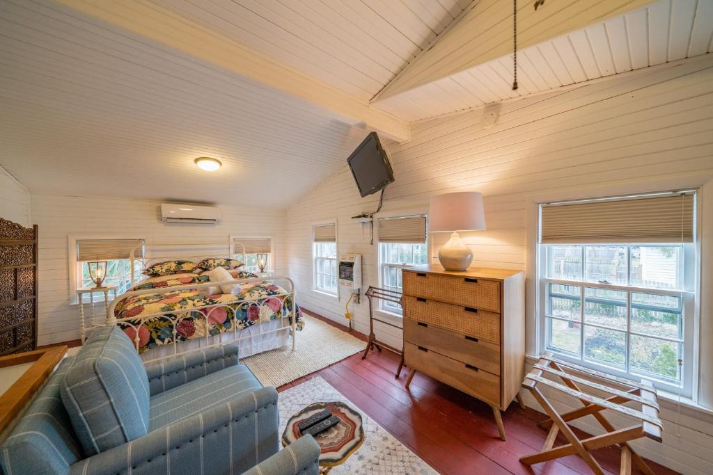 Private carriage house in heart of West Chester walk to downtown and