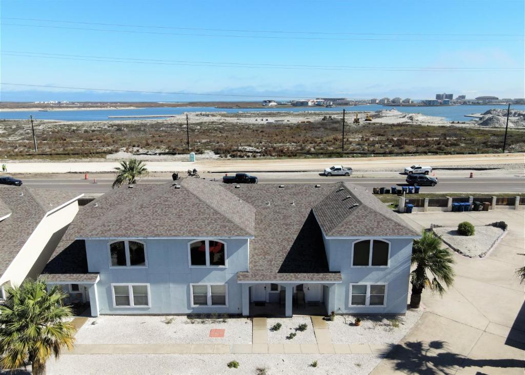 NEW OWNER! 3 Bed, 2,5 Bath Townhouse, Close to Whitecap beach townhouse