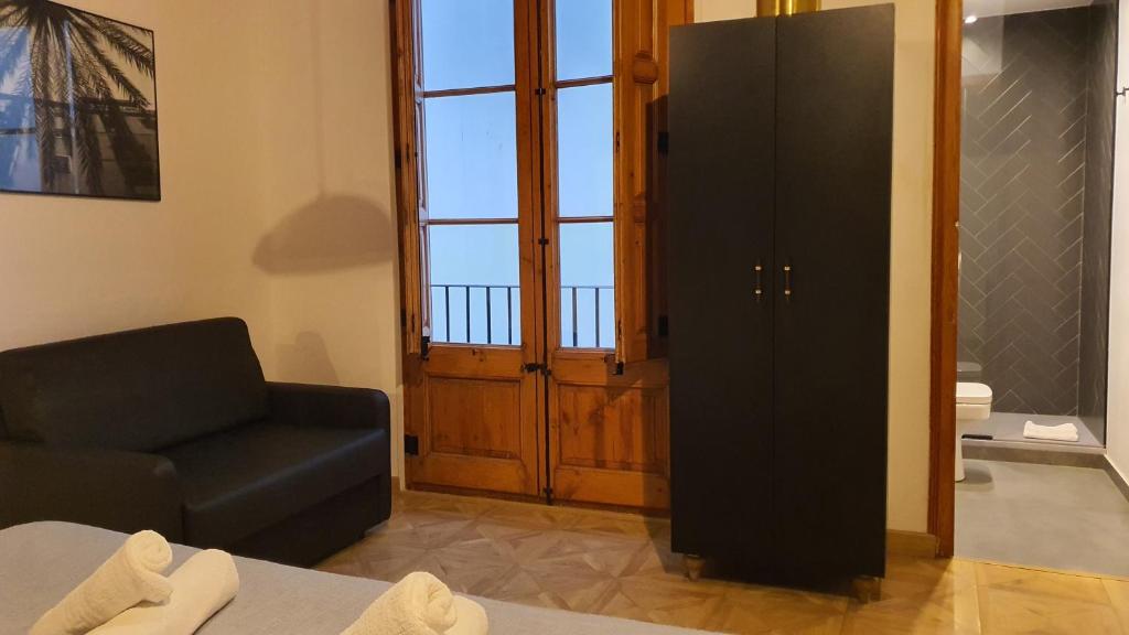 Postel nebo postele na pokoji v ubytování Barrio Gotico Apartments Escudellers