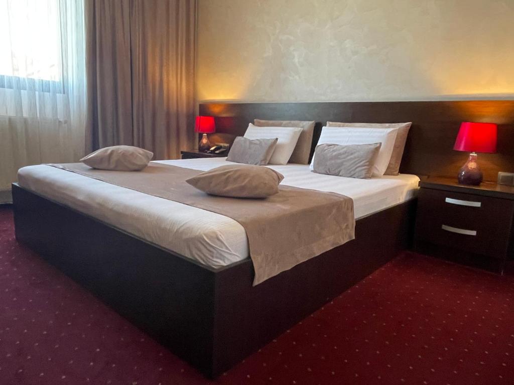 Postel nebo postele na pokoji v ubytování Hotel Athos