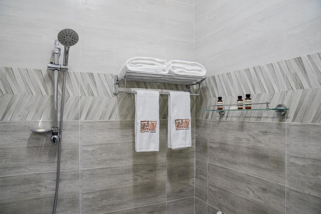 Phòng tắm tại Arkan Al Barzah Hotel Apartment