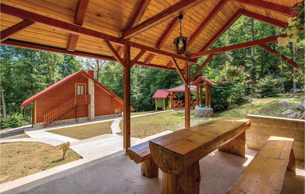 Zahrada ubytování Lovely Home In Vrbovsko With Kitchen