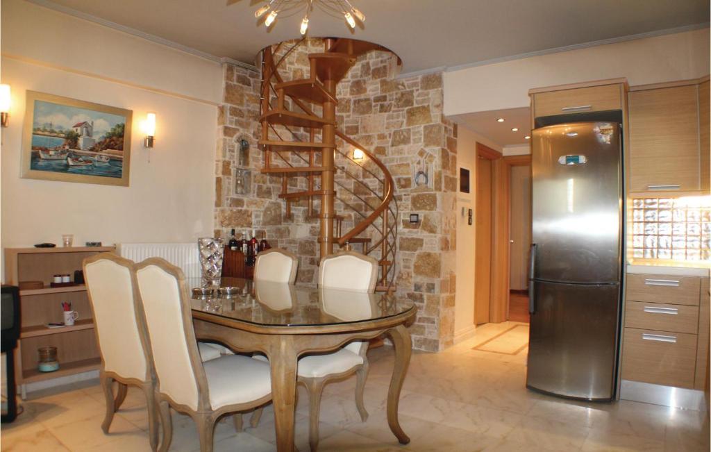 Kuchnia lub aneks kuchenny w obiekcie Amazing Home In Artemida With Kitchen