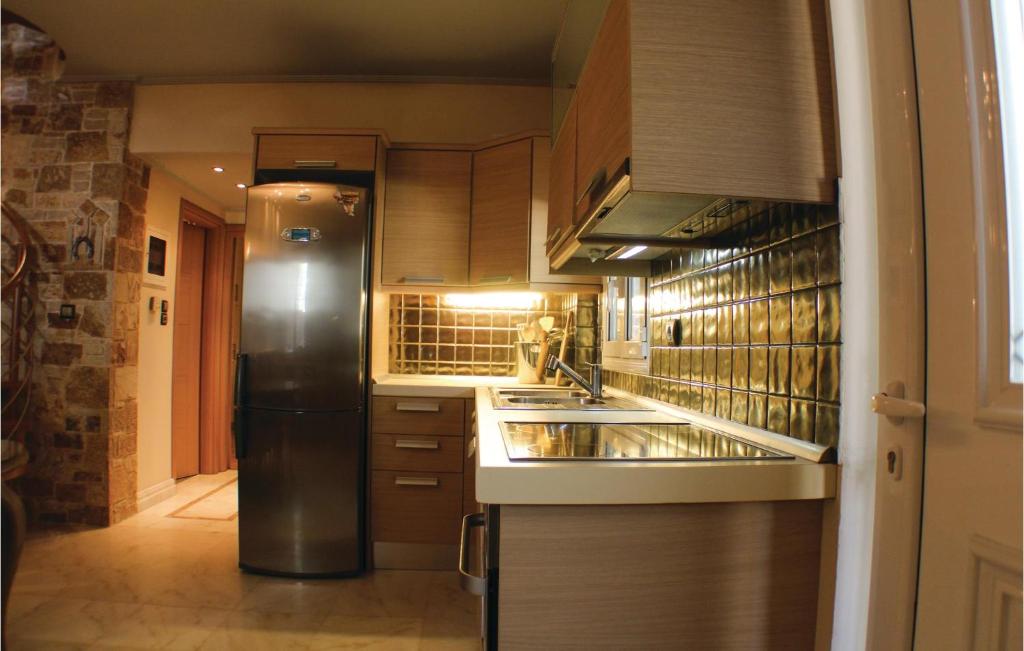 Kuchnia lub aneks kuchenny w obiekcie Amazing Home In Artemida With Kitchen