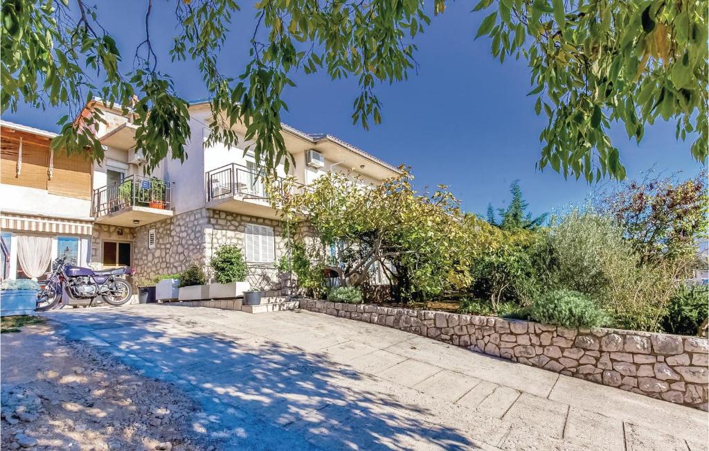 Cozy Apartment In Novi Vinodolski With Wifi