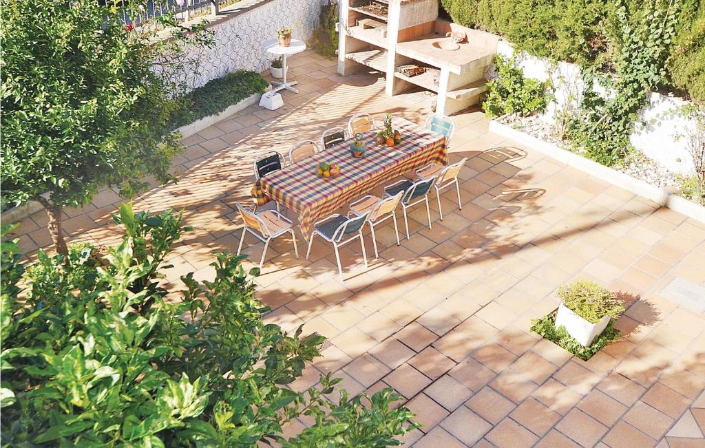 A garden outside 7 Bedroom Lovely Home In Santa Susanna