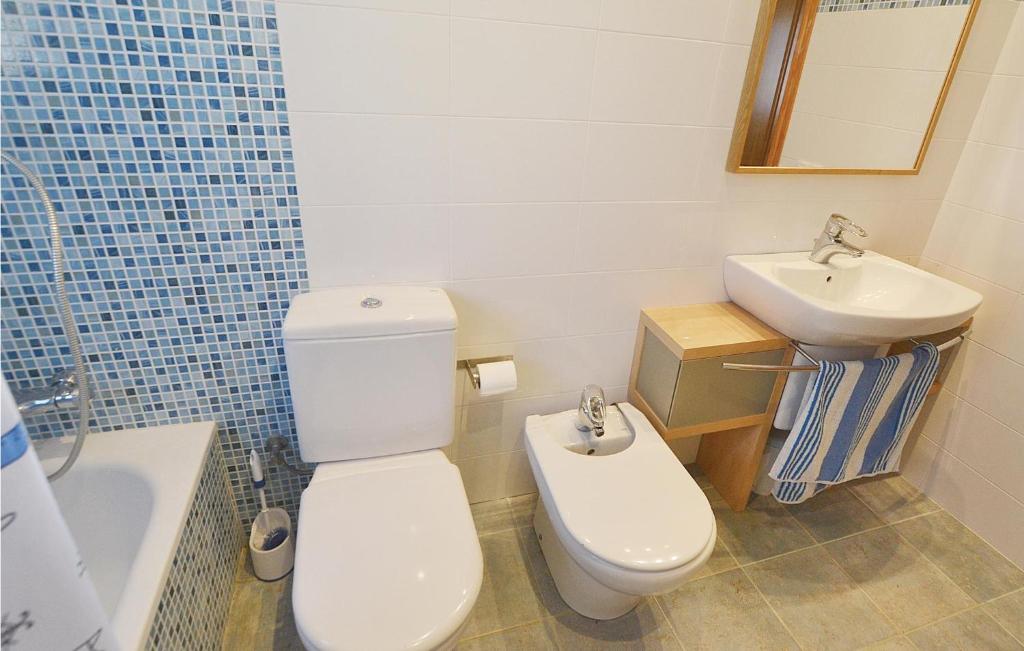 A bathroom at 7 Bedroom Lovely Home In Santa Susanna