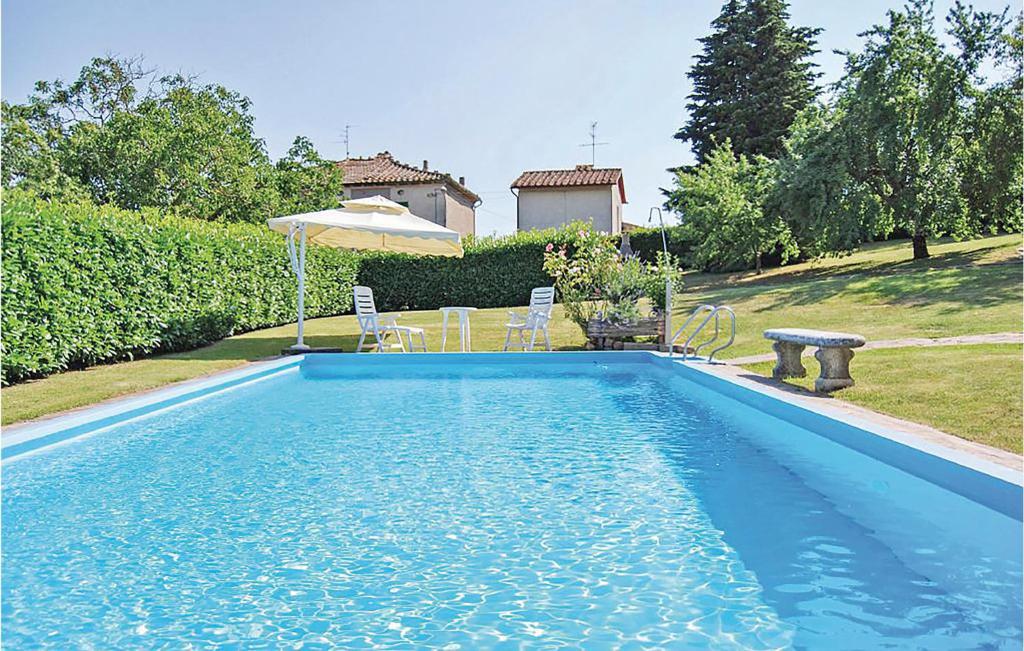 Basen w obiekcie Stunning Home In Monticiano With Wifi lub w pobliżu