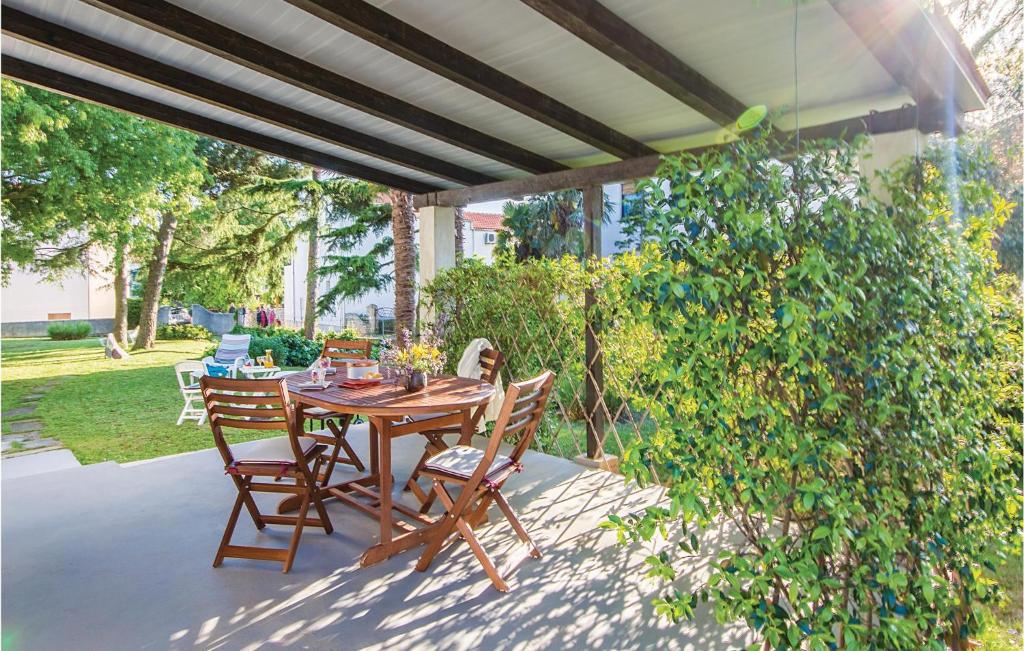 Ogród w obiekcie Holiday Home Vrcevan I
