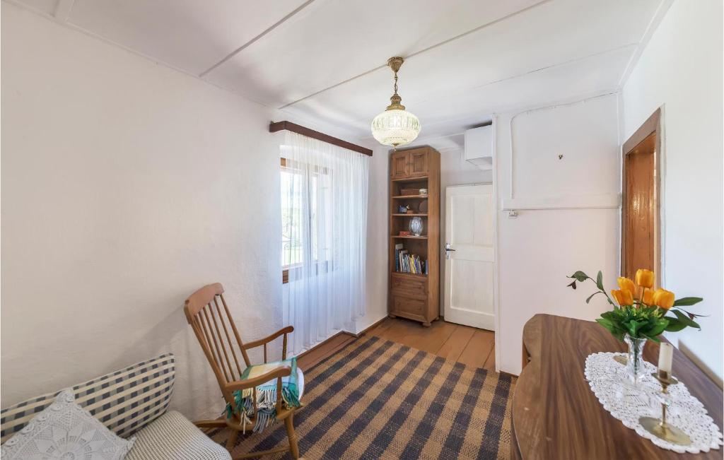 Posedenie v ubytovaní 1 Bedroom Beautiful Home In Funtana