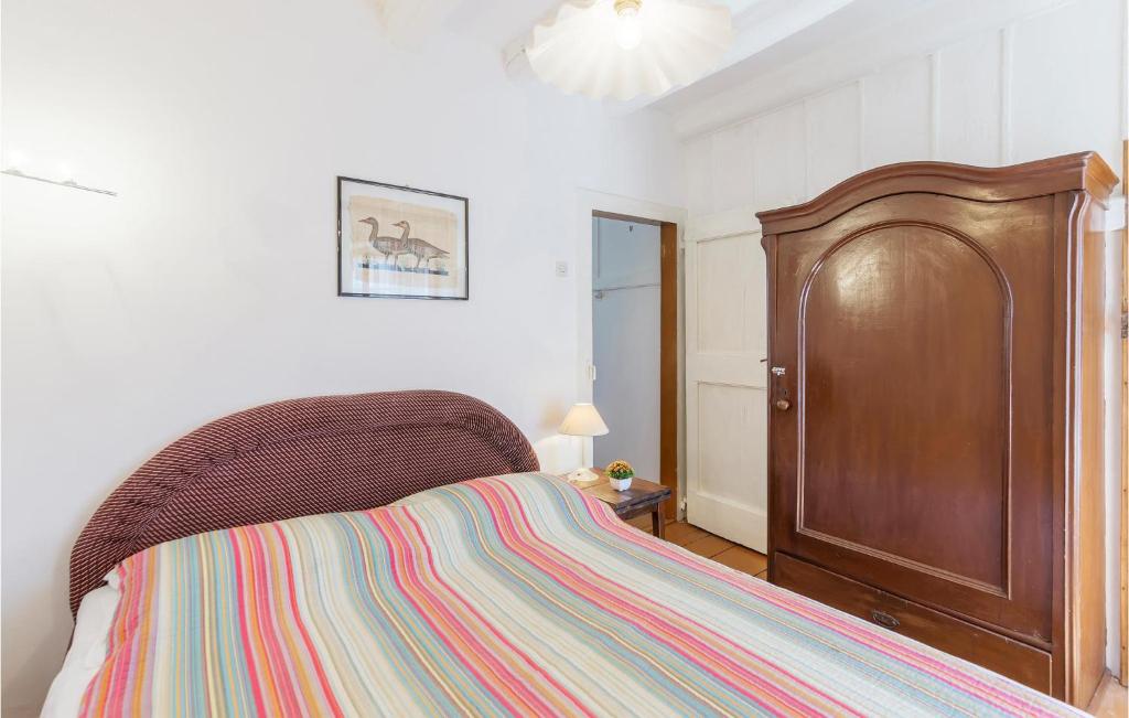 Posteľ alebo postele v izbe v ubytovaní 1 Bedroom Beautiful Home In Funtana
