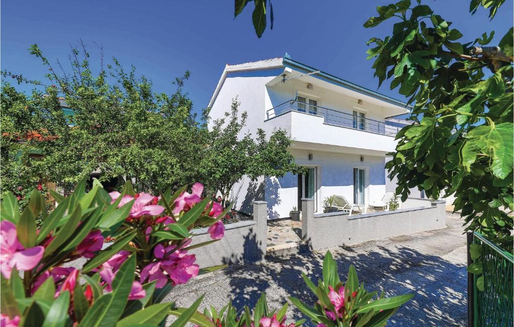 Three-Bedroom Holiday home Poljica with Sea View 07