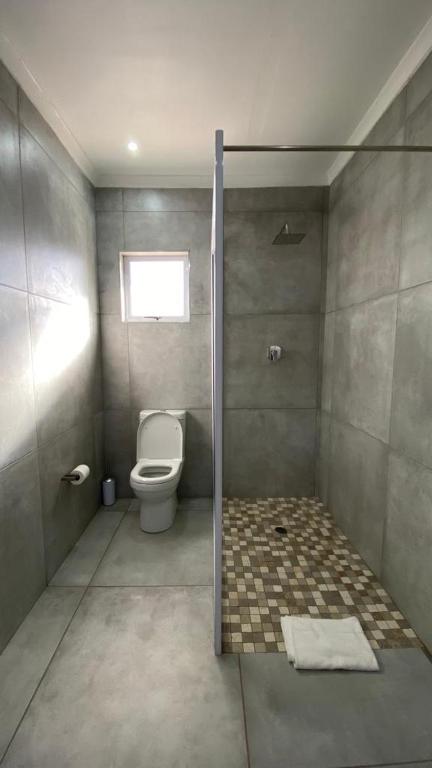 Bilik mandi di Santorini Guesthouse